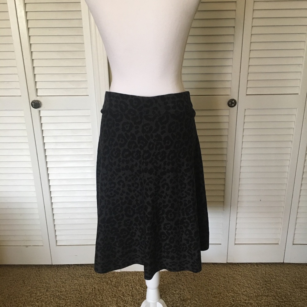 Alfani Black and Dark Grey Leopard Print Comfy Elastic Waist Knit Skirt Size M